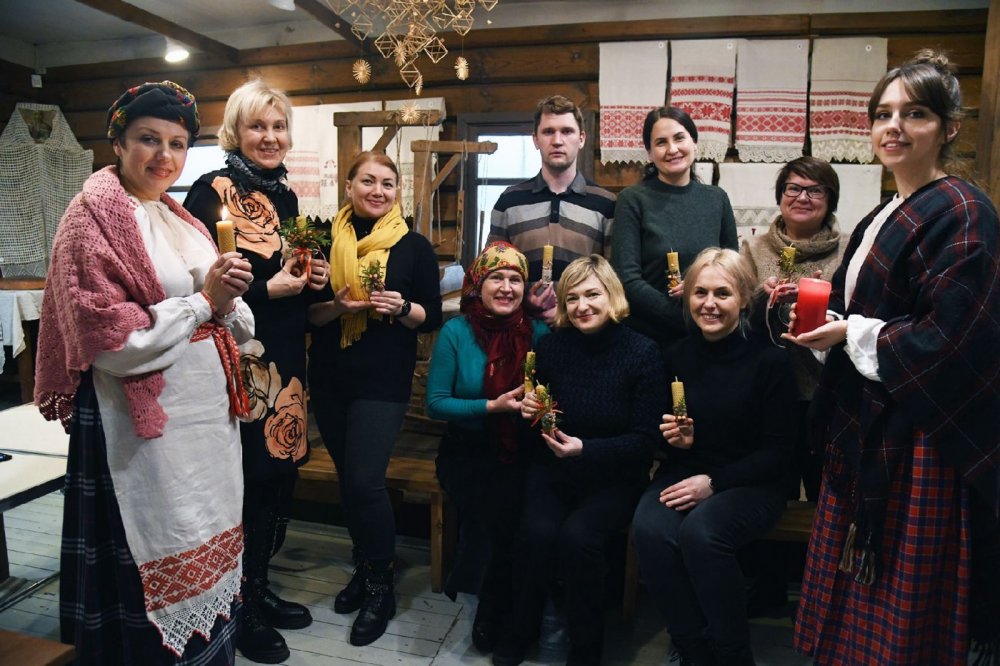 Участники мастер-класса в Музее традиционного ручного ткачества Поозерья. Полоцк, 2022 г.